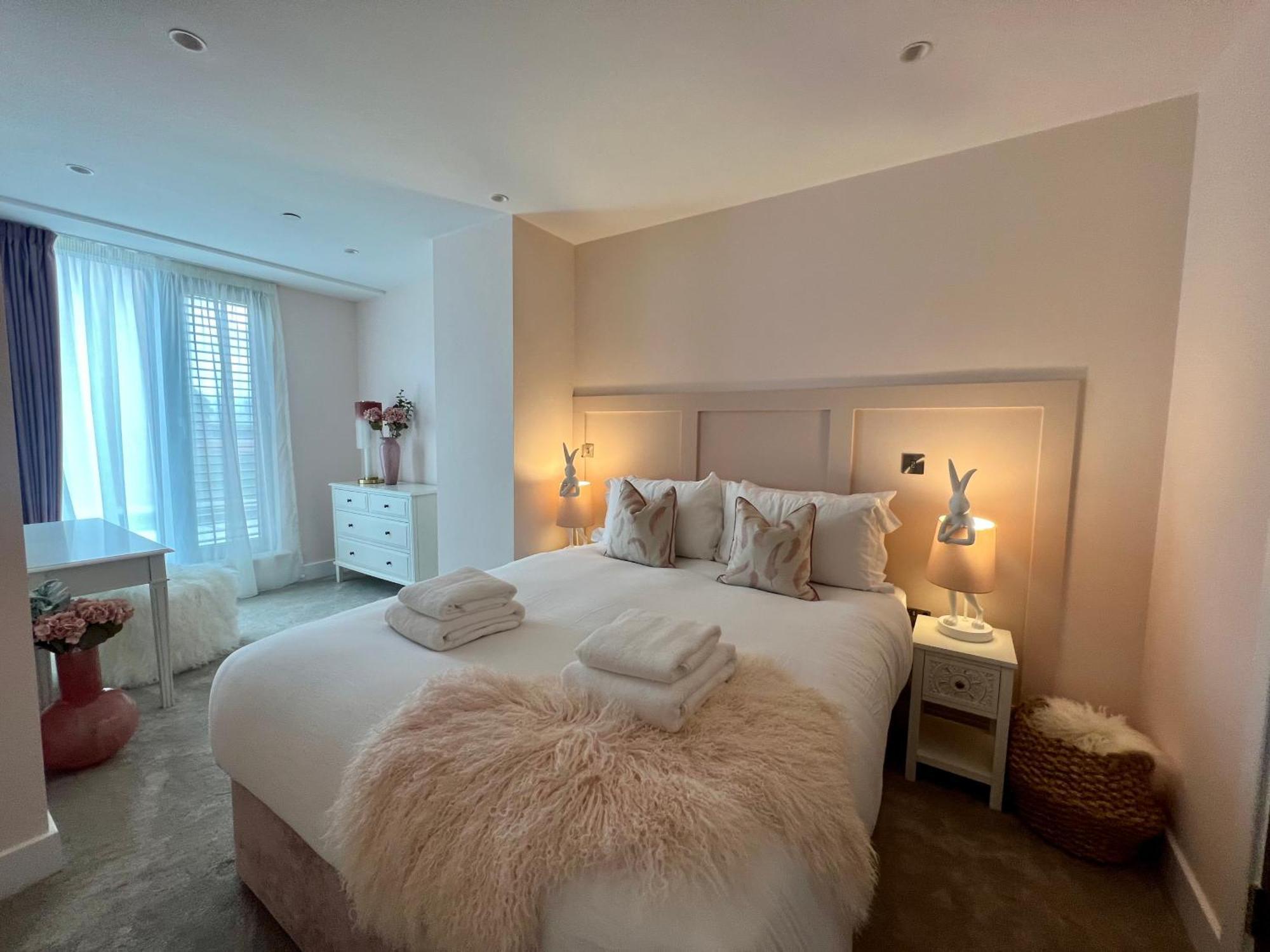 The Pink Palace At Ryedale House 요크 외부 사진