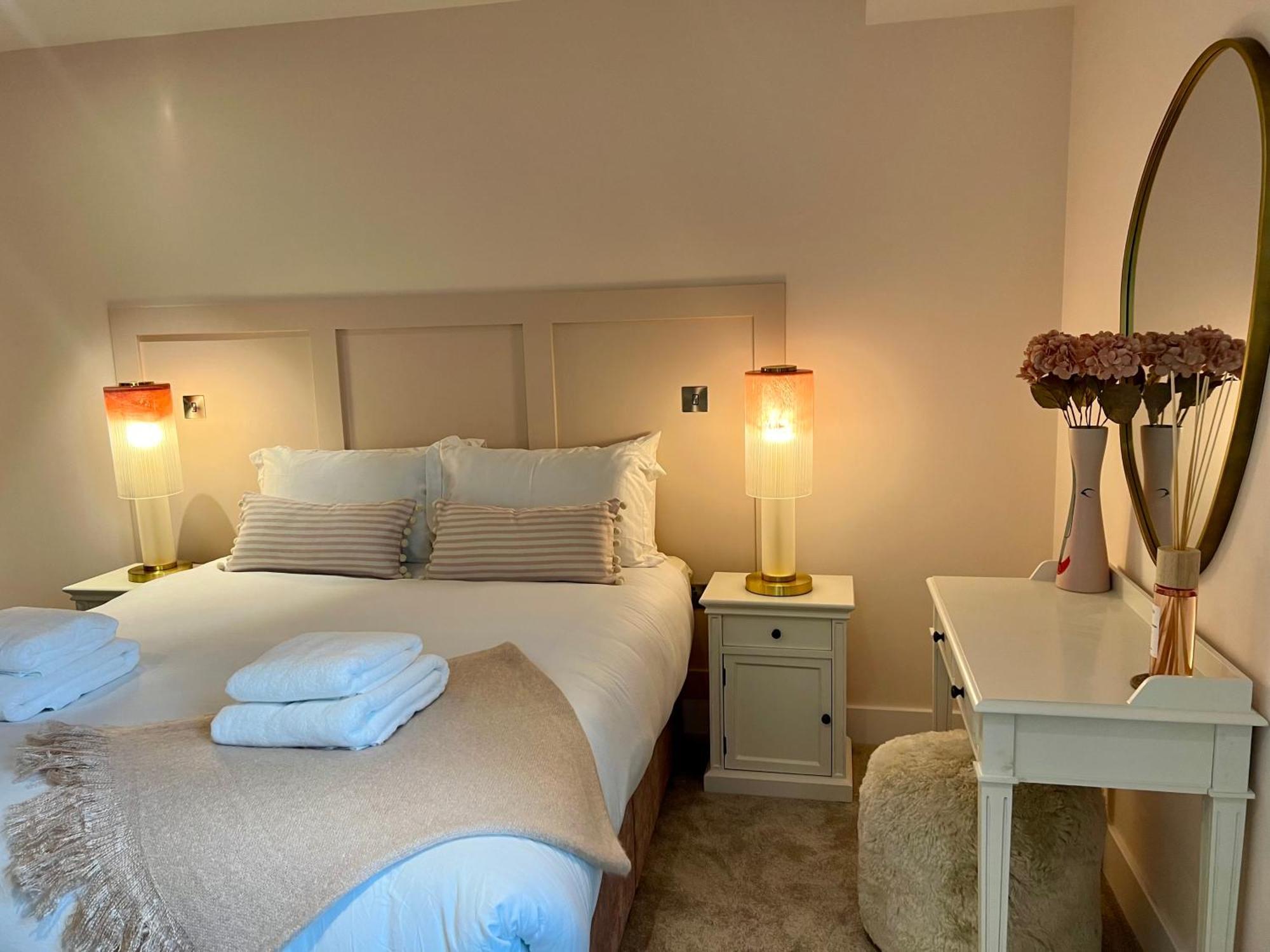 The Pink Palace At Ryedale House 요크 외부 사진